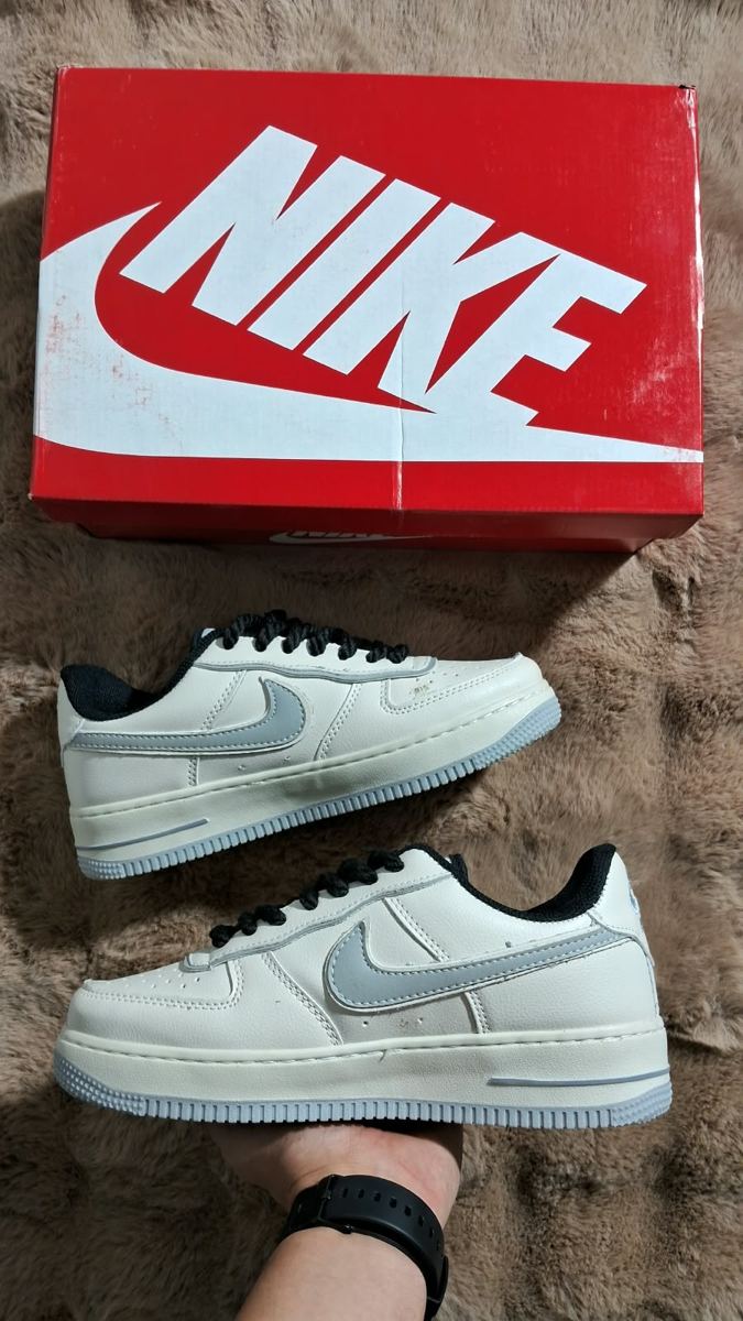 Air Force 1 Crema / Pipa Gris