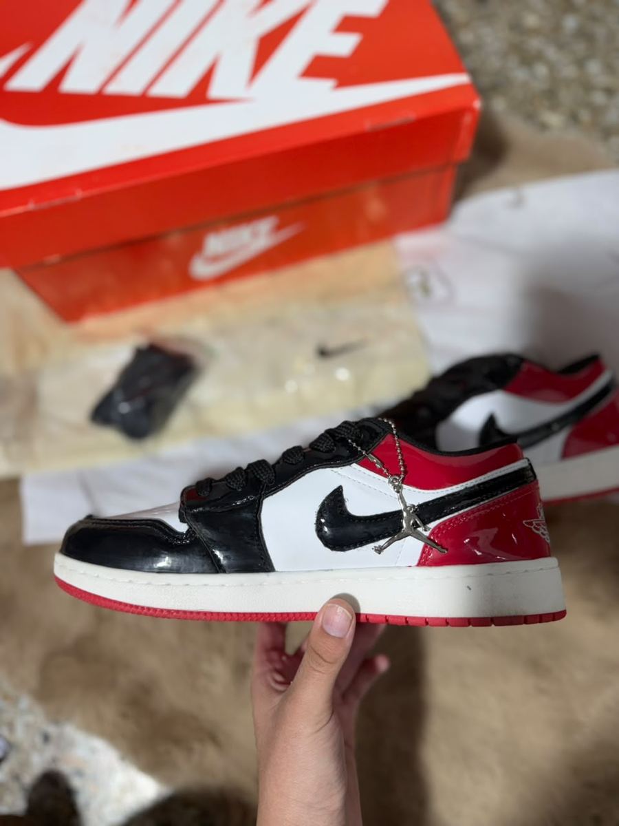 Jordan 1 Low Blanco / Rojo / Negro