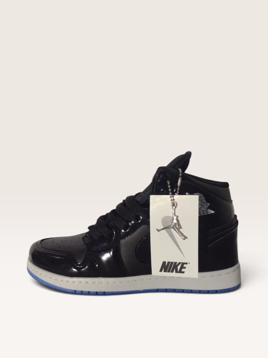 Jordan 1 Mid Negro Suela Azul
