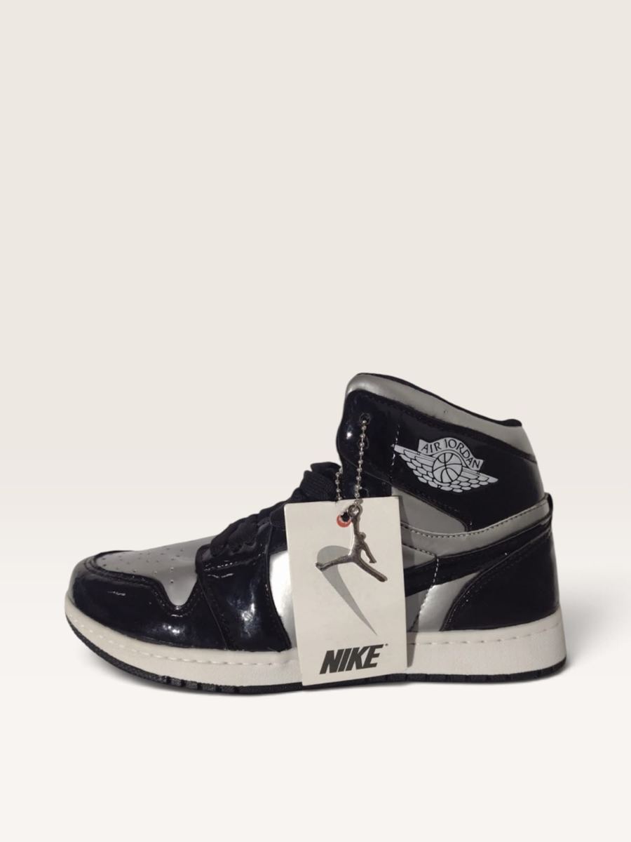 Jordan 1 Mid Plateado