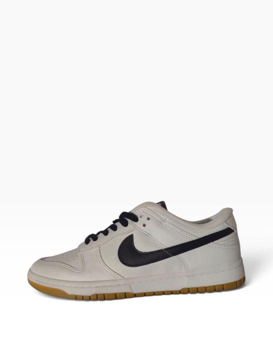 SB Dunk Low Blanco / Negro / Suela Caramelo