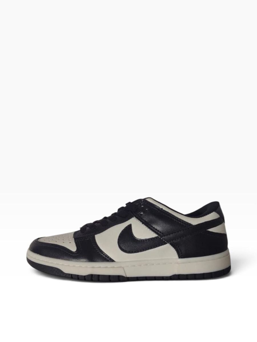 SB Dunk Low Negro / Blanco